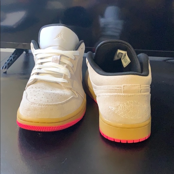 jordan 1 low white gum hyper pink